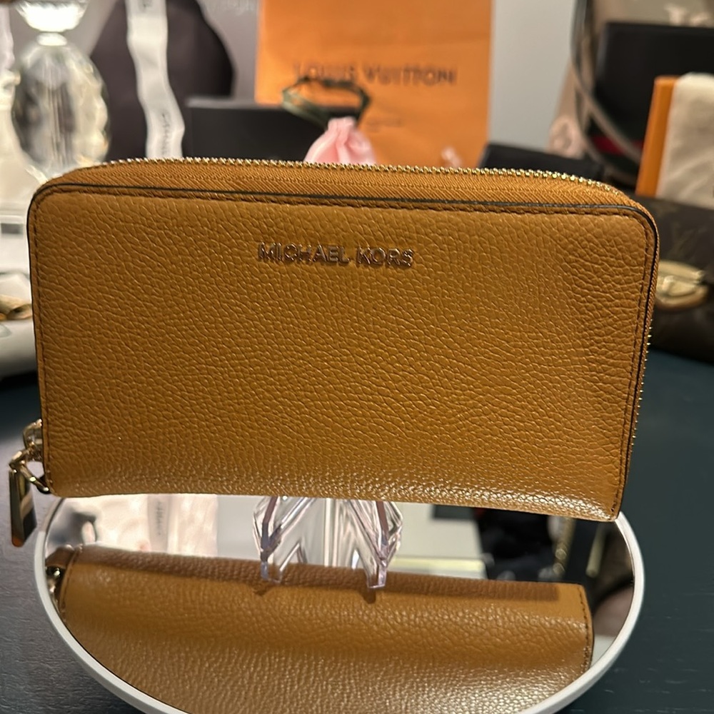 Michael Kors Mercer Large Pebbled Leather Smartphone Wallet, NWOT 🌻 - Picture 5 of 12